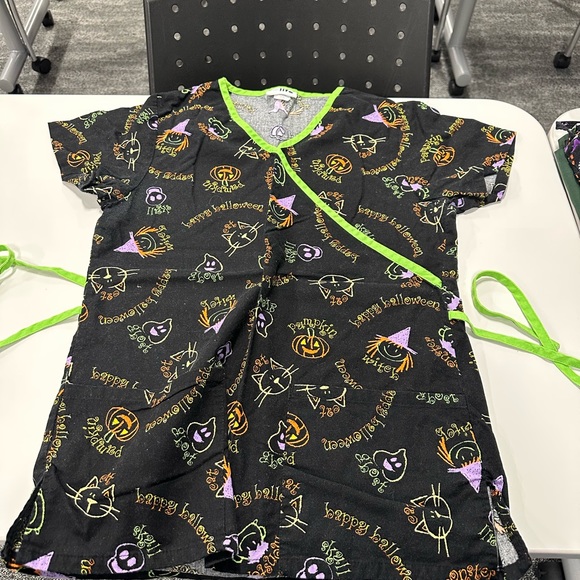 Ladies size xs (3) and small (4) Halloween scrub tops. - Picture 6 of 15